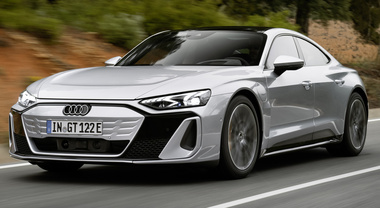 Audi rinnova la gamma e-tron GT: la potenza cresce fino a 925 cv. Prestazioni e design emozionali per la Granturismo elettrica