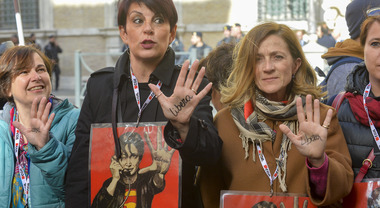 Aborto, la denuncia del centro donne di Aosta: «Costrette ad ascoltare il battito del feto»