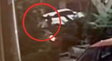 Santo Romano, il video del raid: lui va incontro al killer, poi ...