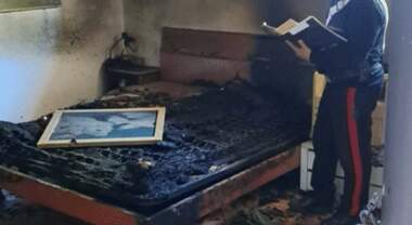 Incendia la casa della moglie al culmine di un litigio, 71enne arrestato