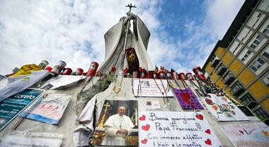 Papa Francesco, il Vaticano: «Lieve miglioramento in un quadro ...