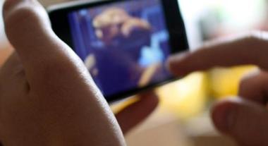 Profilo falso con video hard: salentina fa causa a Facebook