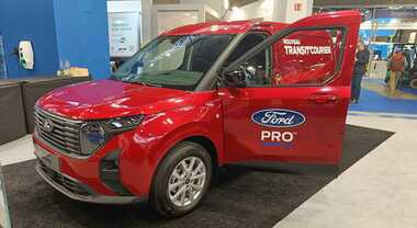 Ford Transit Courier, aumenta la capacità di carico e diventa anche elettrico