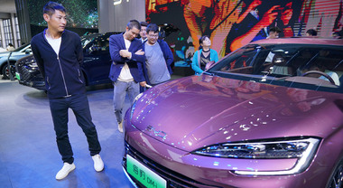Cina, aumenta vendita auto elettriche a maggio: +9,4% su anno. Ma il mercato in generale perde l'1,9% a 1,71 milioni di unità