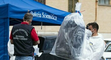Roma, cadavere in una valigia: orrore a Pietralata