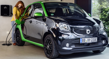 Smart Forfour Electric Drive, a Bologna l'esordio italiano. Al Motor Show anche le Brabus