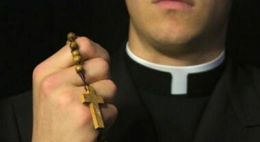 Prof di religione abusa degli studenti, il racconto del 14enne ...