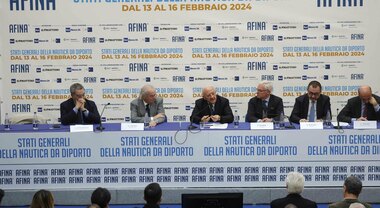 De Luca: «Pronti 100 milioni per la nautica in Campania». Ma i fondi sono bloccati e Afina incontra Meloni