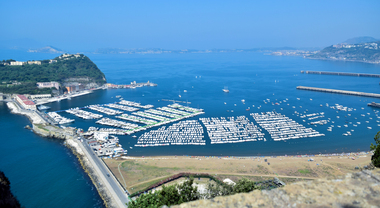 Via libera al porto turistico per Napoli: sarà gestito da privati e sorgerà a Bagnoli nell’area di mare di fronte all’ex Italsider