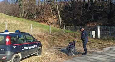 Abbandona i rifiuti ad Asolo beccato il baby ecovandalo. Ma