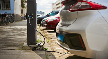 Francia, a Lens apre la prima fabbrica di batterie per auto elettriche del paese