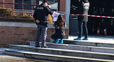 Affidamento. Donna si dà fuoco davanti al Tribunale dei minori: è ...