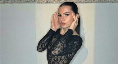 Elena Maraga, la maestra su OnlyFans: «In un giorno guadagno lo ...
