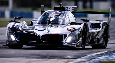 Le Mans, BMW prepara il debutto: vola a Daytona la M Hybrid V8 che correrà nella 24 ore francese