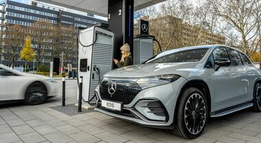 Mercedes apre suo primo hub di ricarica europeo a Mannheim. Primo passo del programma per 2.000 stazioni in tutto il mondo