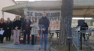 Treviso. Caramelle gommose falliche con l'etichetta Prosecco, fermata  vendita e produzione