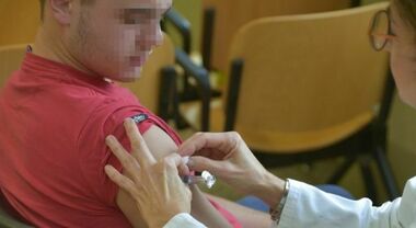 Meningite, sintomi vaghi e decorso rapido: il vaccino è l'arma più efficace