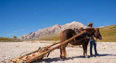 Sulla slitta di Trinità sul Gran Sasso, alla scoperta dei luoghi ...