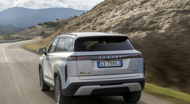 Jaecoo 7 Super Hybrid, addio all'ansia da rifornimento