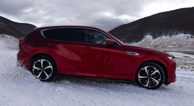 Mazda sfida l'inverno. Con CX-60 e CX-5 tra neve e ghiaccio per testare la trazione integrale i-AWD