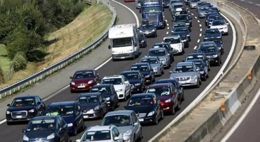 Esodo estivo, weekend da bollino rosso sulle autostrade. Anas sospende il 70% dei cantieri: prime