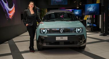 Renault 4 E-Tech Electric pronta al debutto in Italia