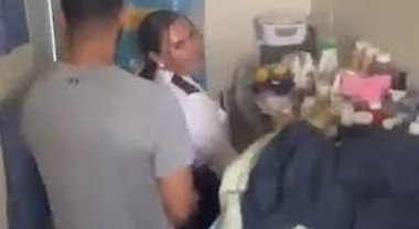 Guardia carceraria fa sesso con un detenuto: il video è virale sui ...