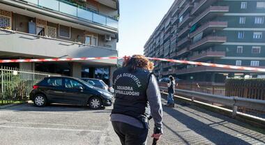 A 17 anni spara alla finestra di fronte con la carabina del padre ...