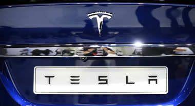 Tesla, vola a +12% a Wall Street dopo via libera a guida autonoma in Cina