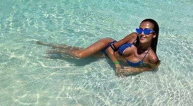 Giorgia Palmas, sirena hot sulla spiaggia: la ex velina in ...