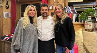 Ilary Blasi a cena con Francesca Fagnani, la foto fa sognare: «Intervista a  Belve per