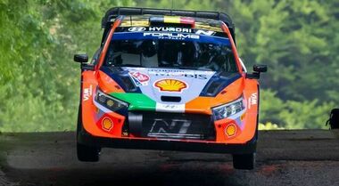 Wrc, testa a testa fra Neuville (Hyundai) e Evans (Toyota) nel Rally di Croazia: primi con lo stesso tempo dopo 8 cronometrate