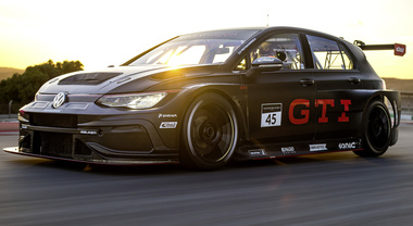 Volkswagen Golf GTI correrà alla 24 Ore del Nürburgring. Nell'evento sarà svelato un nuovo modello speciale GTI