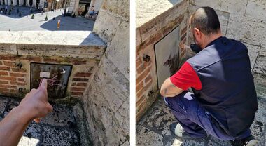 Perugia, sfregi alla balconata di palazzo dei Priori: il sindaco Romizi dispone la pulizia immediata