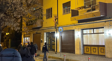 Il giallo dell'uomo nudo in fuga dal terrazzo a Mestre: «Macché ...