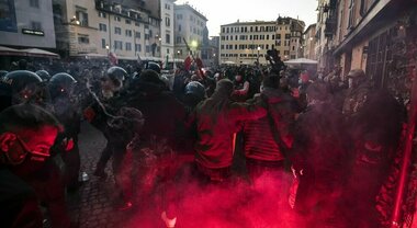 Roma, tafferugli a Campo de' Fiori con i sovranisti e alla Sapienza con gli  antagonisti