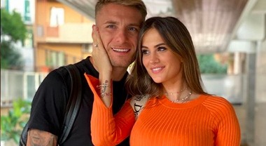 Jessica la moglie di Ciro Immobile guarda la partita della Lazio