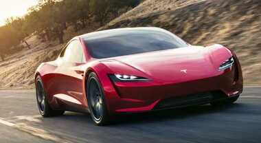 Tesla Roadster svelata entro fine anno. Avrà 1.000 km di autonomia, 4 posti e velocità massima di oltre 400 km/h