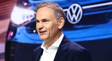 Volkswagen: -30,6% l'utile netto nel 2024, pesano costi e calo in Cina. Blume: «2024 impegnativo. Nel 2035 saremo driver globale»