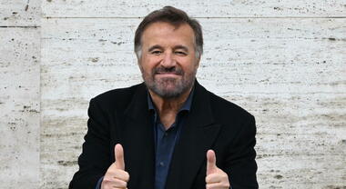Christian De Sica: «Mi hanno fatto dormire in tenda dentro i ...