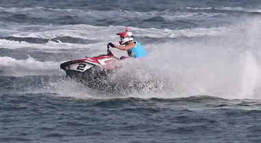 Lo spettacolo del Campionato Italiano moto d'acqua sul lungomare di Napoli