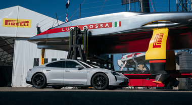 ​Porsche Italia è mobility partner del varo del nuovo AC75 di Luna Rossa Prada Pirelli