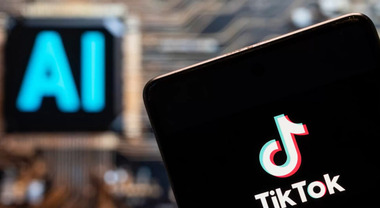 Fake news, TikTok avviserà gli utenti sui contenuti generati dall'Intelligenza Artificiale