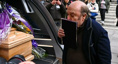 Lino Banfi, lacrime e commozione ai funerali della moglie ...