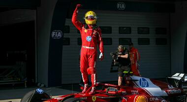 F1, GP di Shanghai, qualifica sprint: pole di Hamilton con la Ferrari, secondo Verstappen