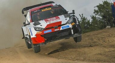 Lappi su Hyundai ancora al comando del Rally Italia Sardegna. Testa a testa con Ogier sulla Toyota
