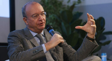 Pronto decreto per educazione stradale nelle scuole. Valditara: «A studenti secondarie crediti per conseguimento patenti»