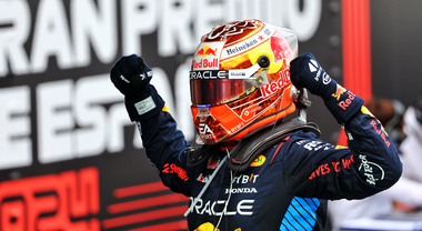 Verstappen vince il GP di Spagna con un piccolo vantaggio su Norris, Hamilton terzo. Ferrari quinta e sesta