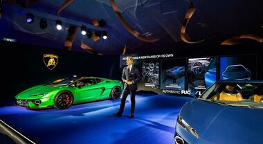 Lamborghini, un 2024 da incorniciare. Ma per l'elettrica si dovrà attendere il 2030