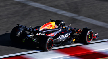 Test a Sakhir: la Red Bull detta legge con Verstappen, Ferrari terza con Sainz